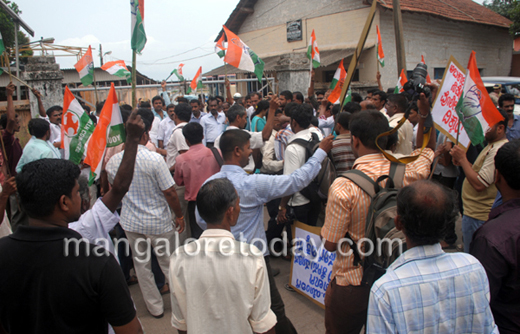 cong protest12may29 2